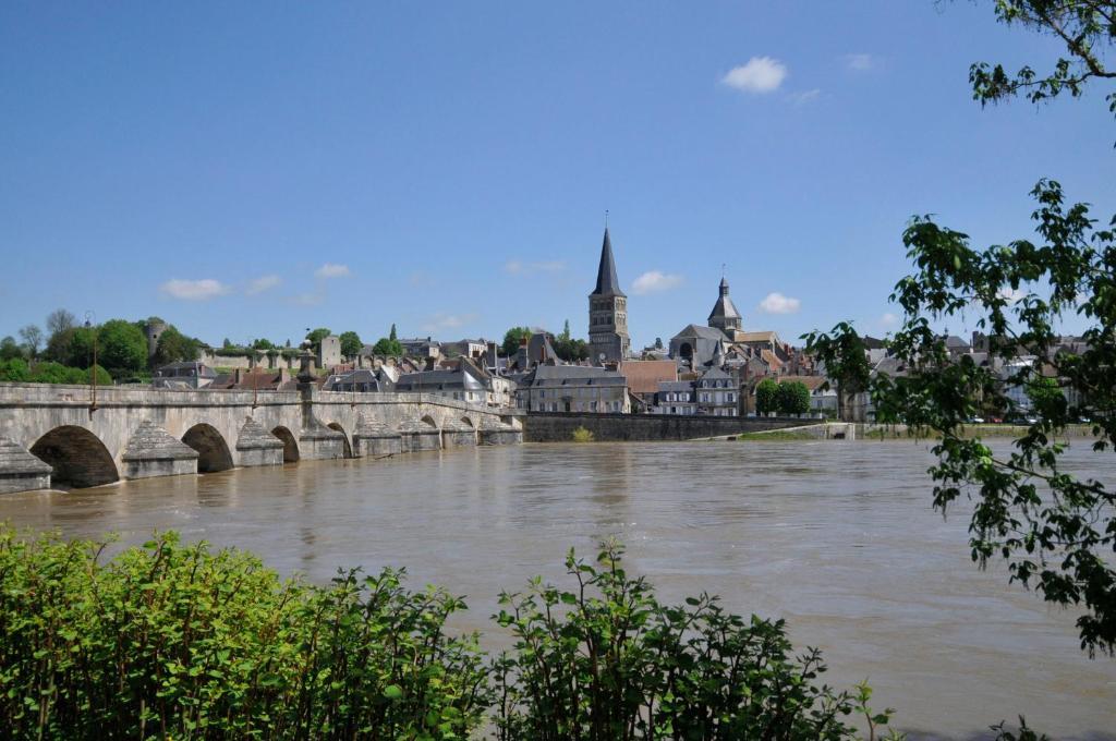 Apartamento Le Passage La Charité-sur-Loire Habitación foto